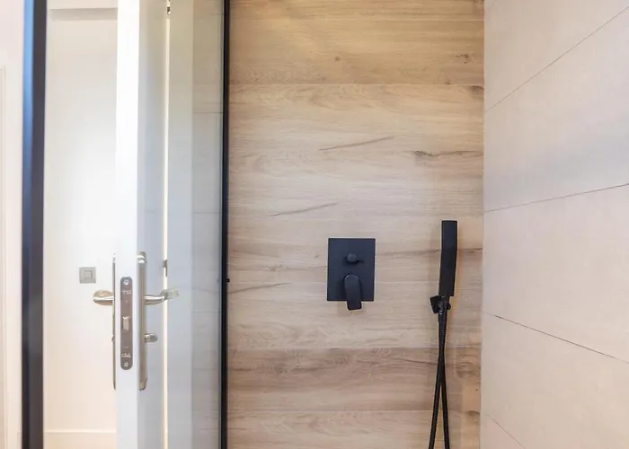 The New Diana Villa *